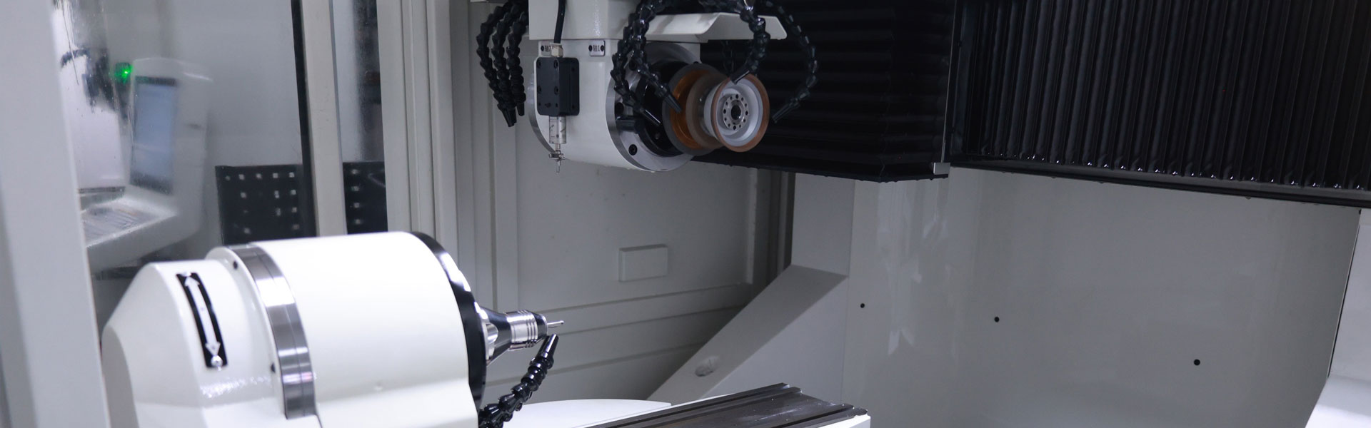 <strong>五轴数控磨床</strong>